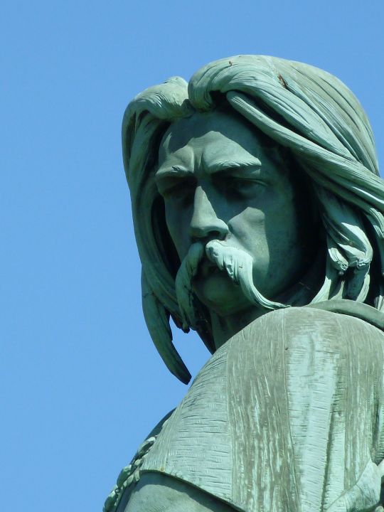 Alésia - statue de Vercingétorix Alésia - statue de Vercingétorix