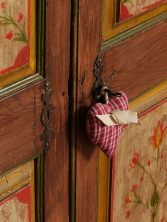 L'armoire locale, le kelsch alsacien L'armoire locale, le kelsch alsacien